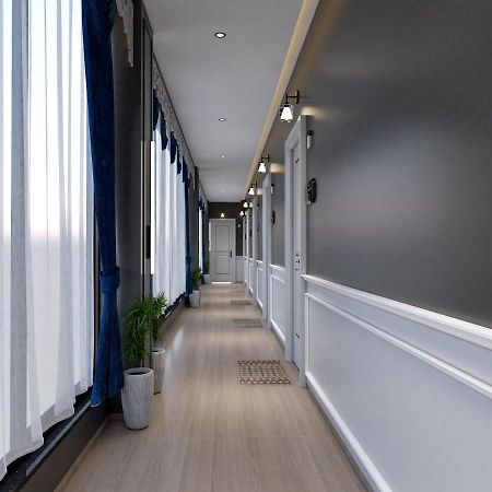 V Love Hotel Surat Dış mekan fotoğraf