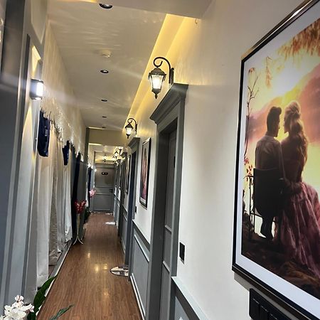 V Love Hotel Surat Dış mekan fotoğraf