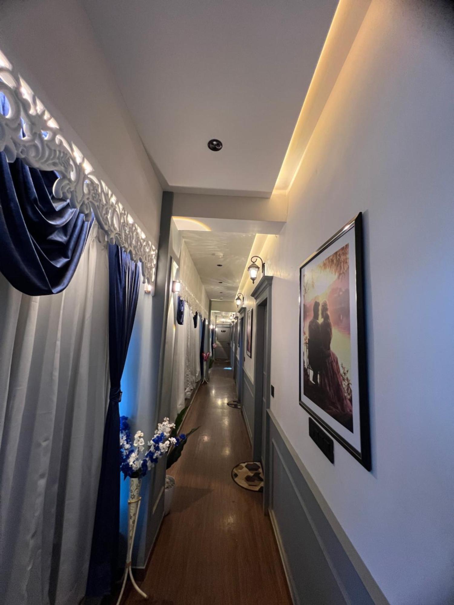 V Love Hotel Surat Dış mekan fotoğraf