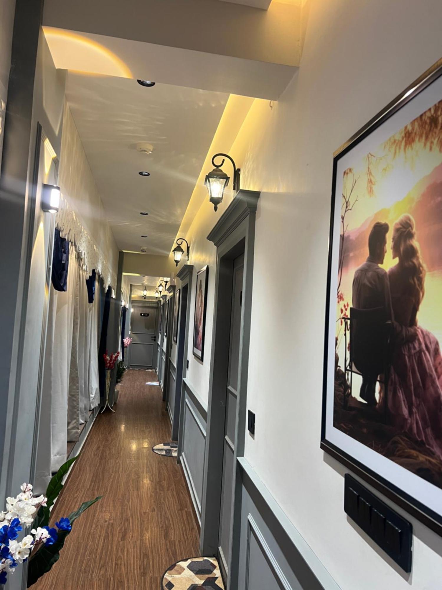 V Love Hotel Surat Dış mekan fotoğraf