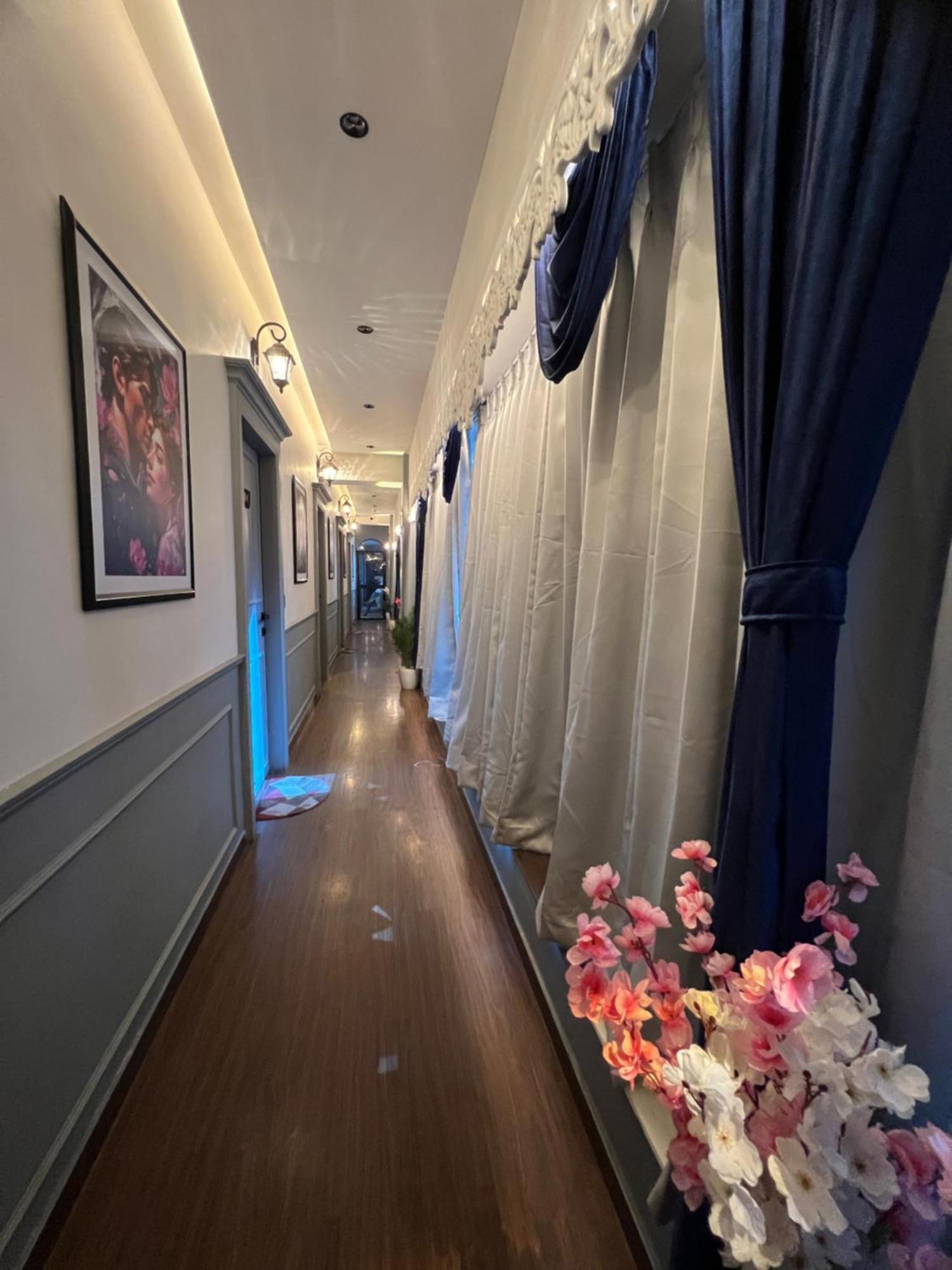 V Love Hotel Surat Dış mekan fotoğraf